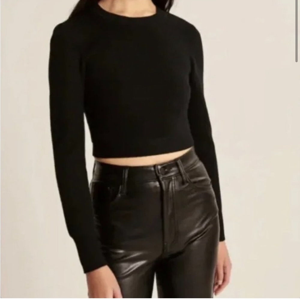 NWOT Abercrombie & Fitch Black Open Back Sweater